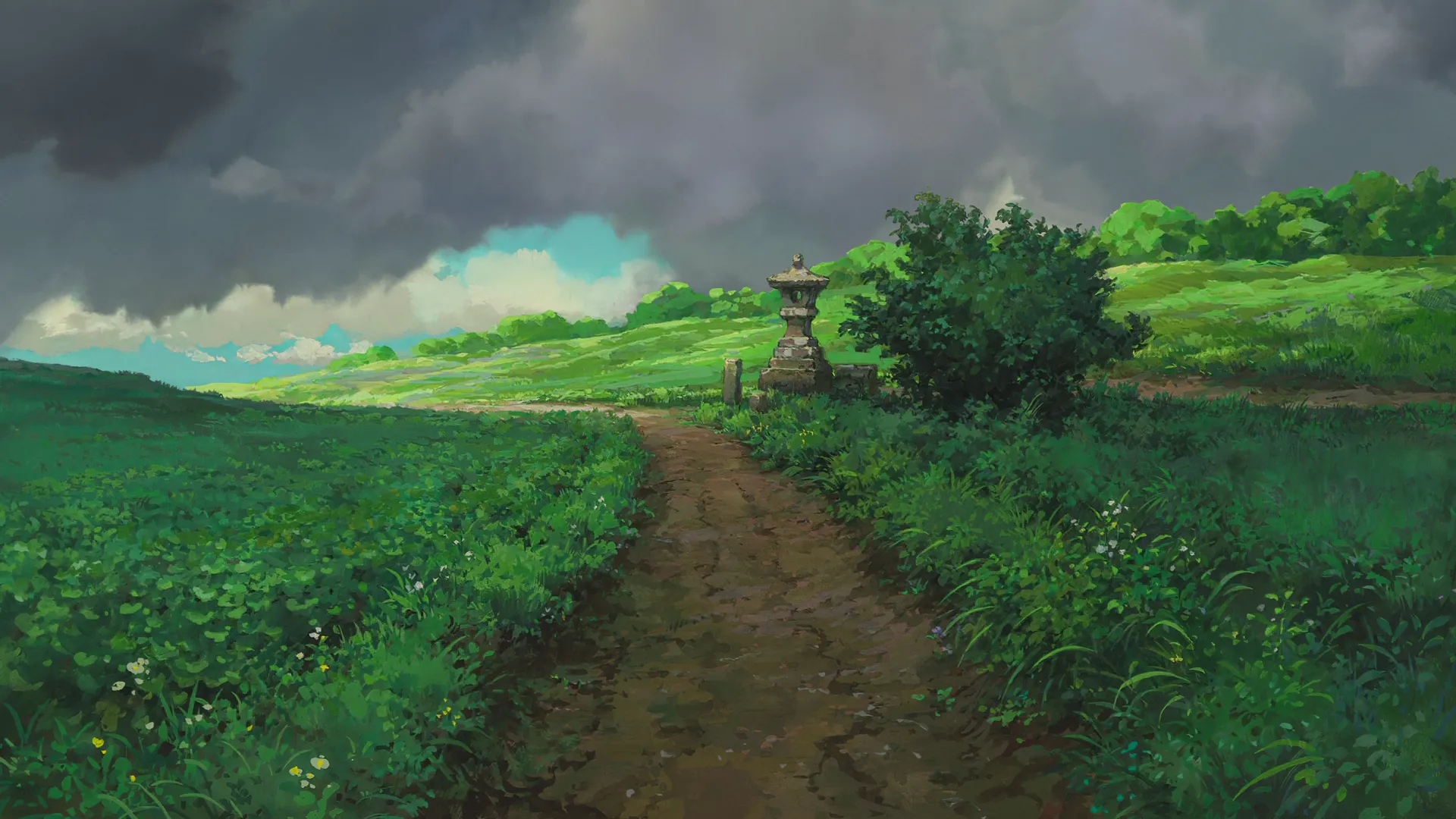 stone_lantern_on_green_path.jpg